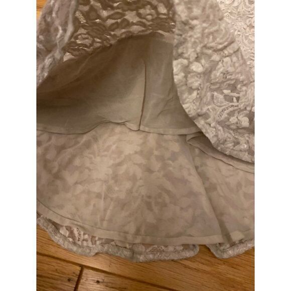 Moda International, women’s beige floral lace peplum cap sleeve blouse size XL - Picture 4 of 9